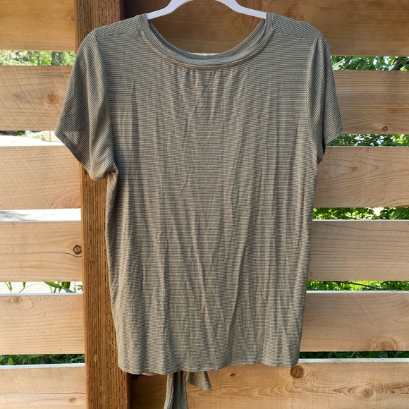 Pin-Striped Women’s Vince Camuto Front Tie Blouse - Picture 2 of 4